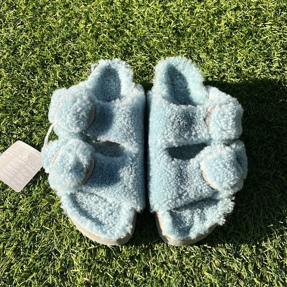 NWT BIRKENSTOCK BIG BUCKLE Teddy Shearling Sandals! - Picture 3 of 7